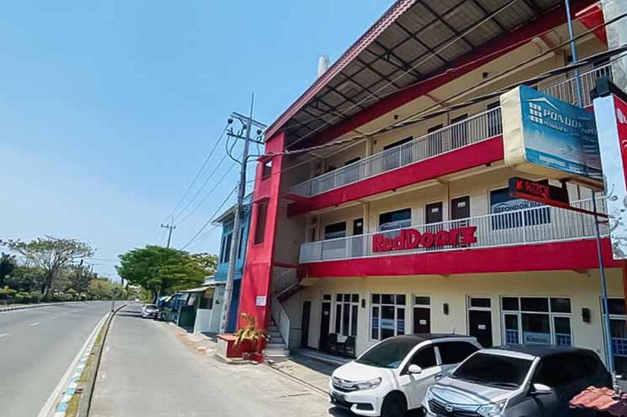 Penginapan Pondok Rizqi Syariah Brebek Buitenkant foto