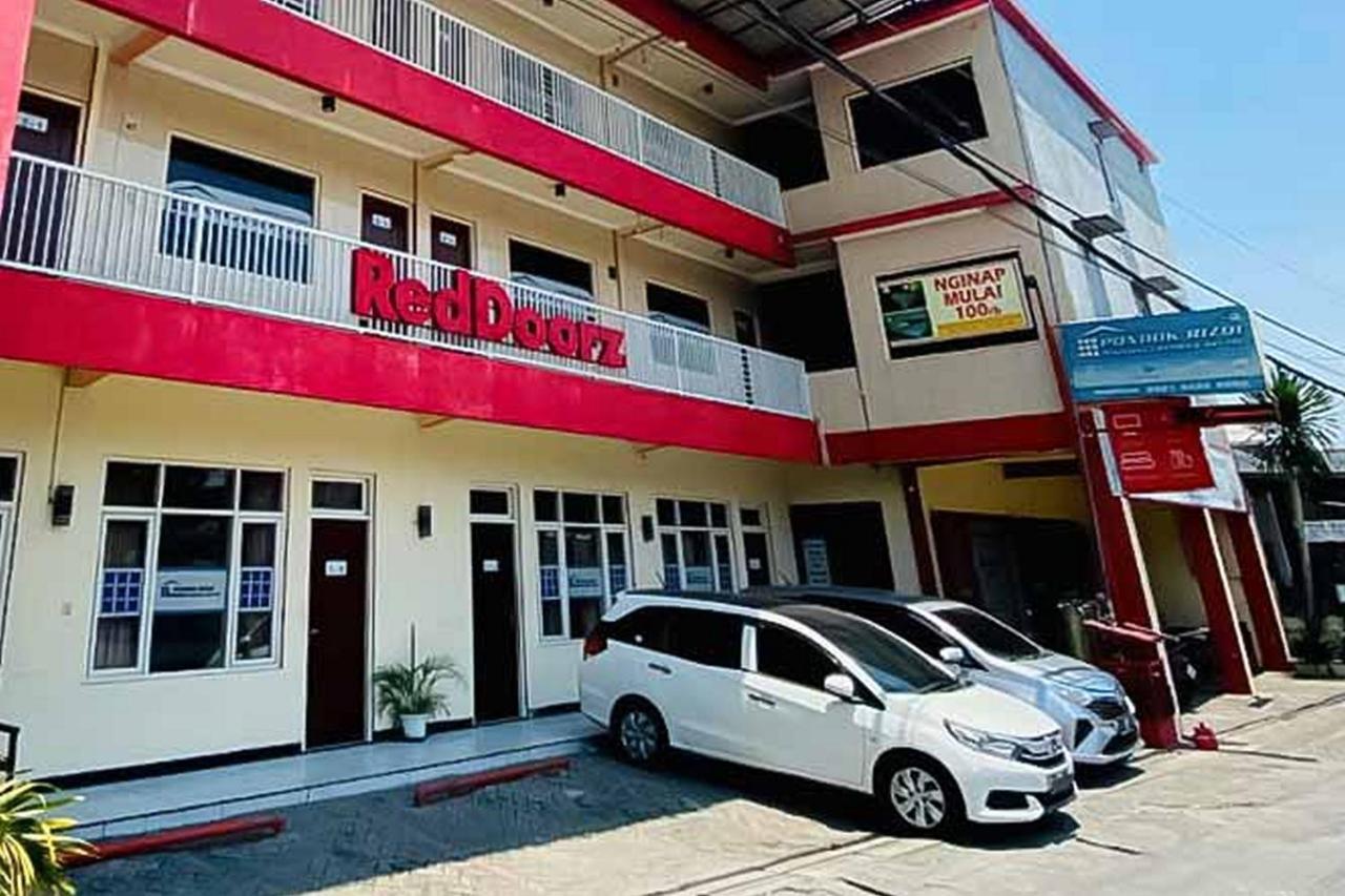 Penginapan Pondok Rizqi Syariah Brebek Buitenkant foto
