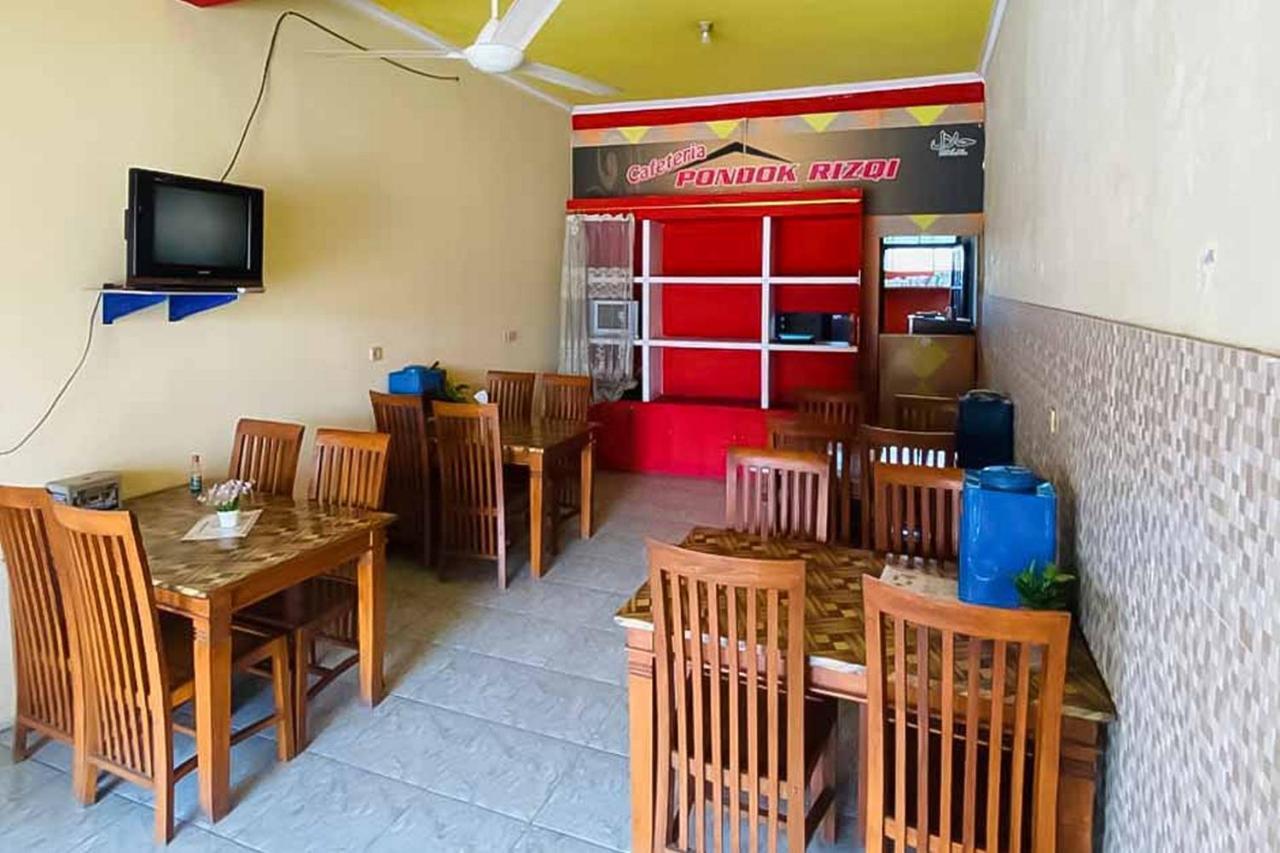Penginapan Pondok Rizqi Syariah Brebek Buitenkant foto