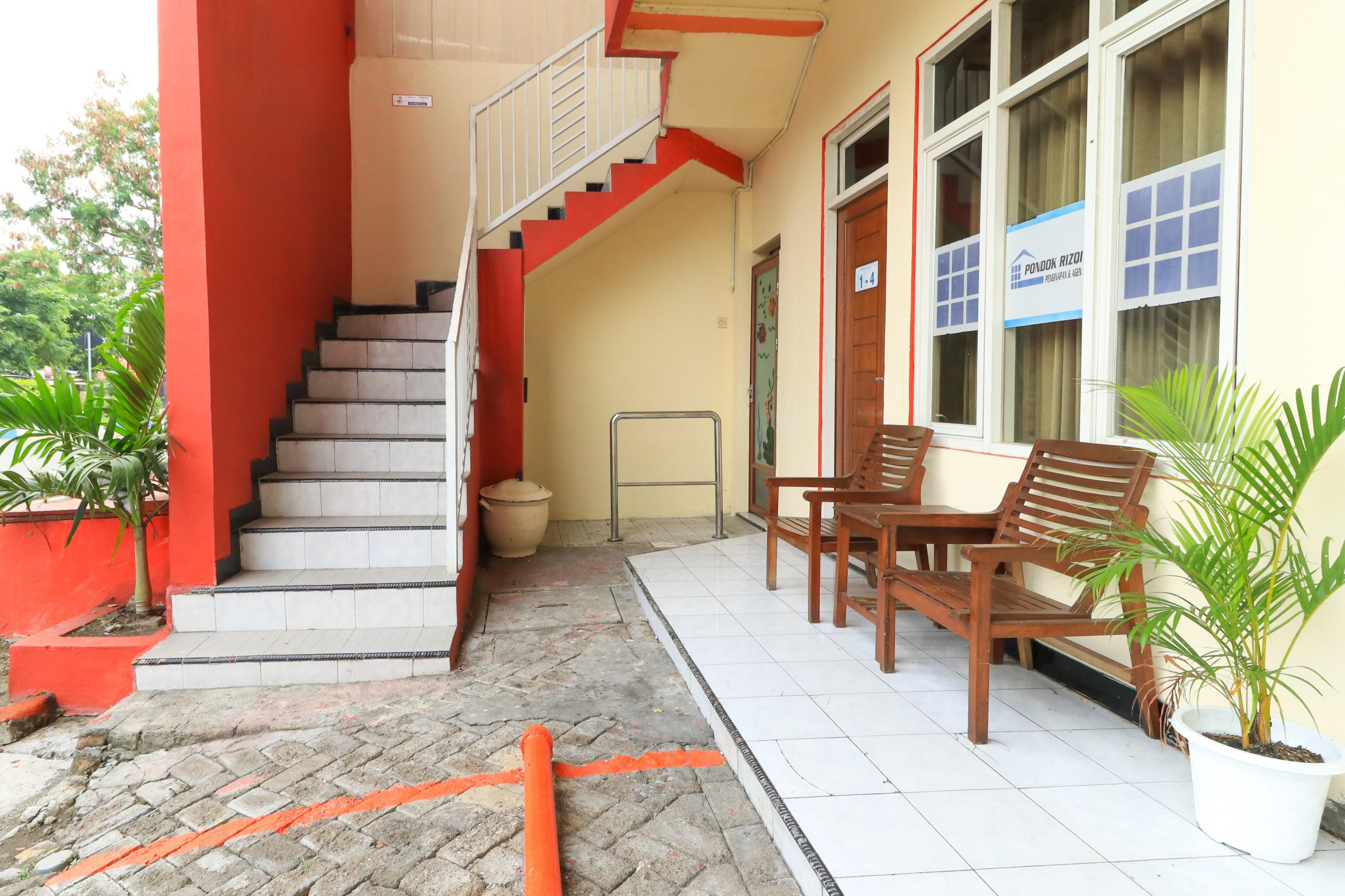 Penginapan Pondok Rizqi Syariah Brebek Buitenkant foto