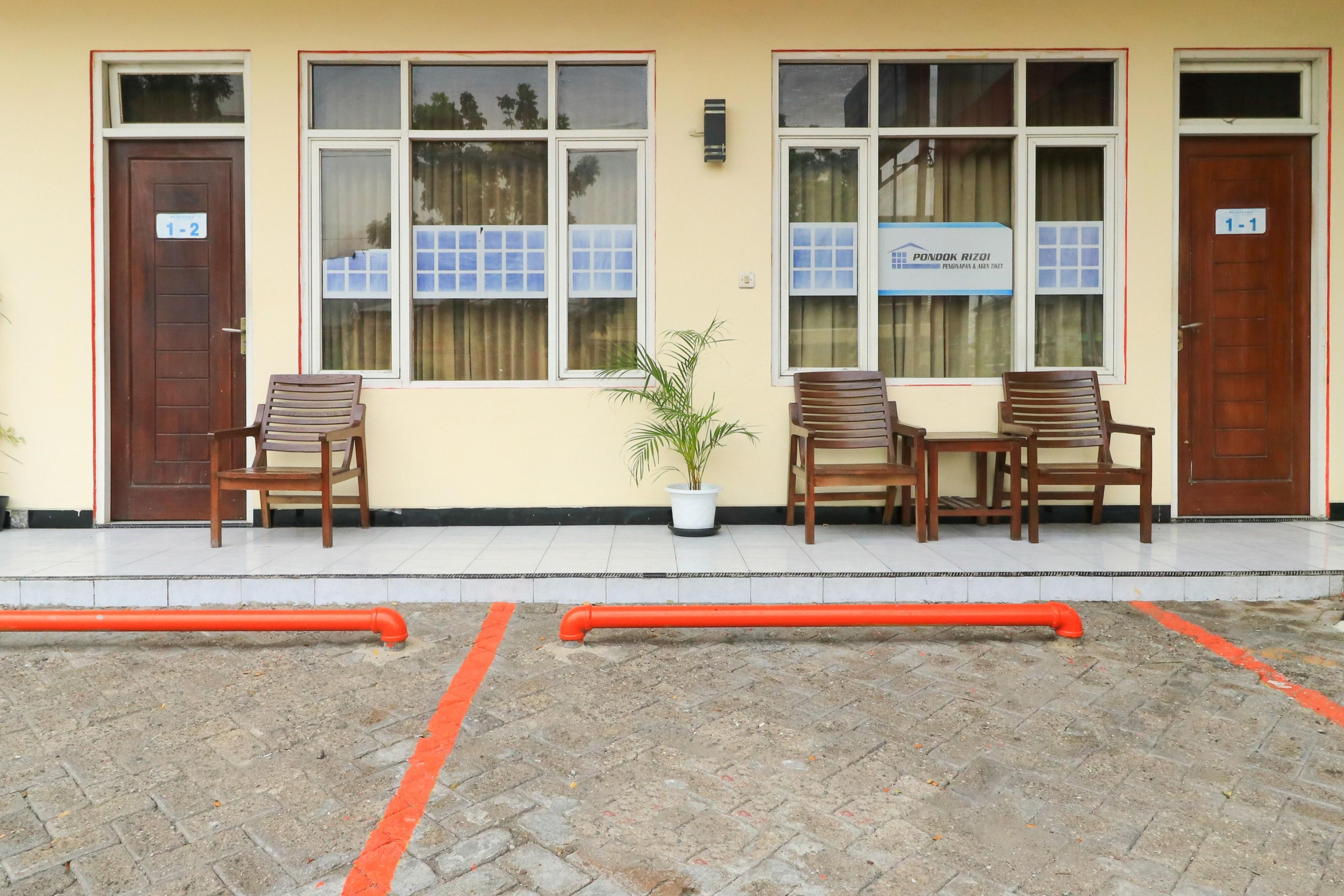 Penginapan Pondok Rizqi Syariah Brebek Buitenkant foto